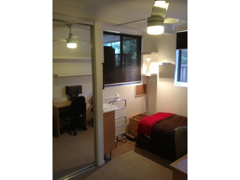 185  Taringa Parade, Taringa QLD 4068