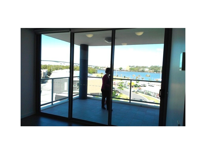 2401/119 Parkside Circuit, Hamilton QLD 4007