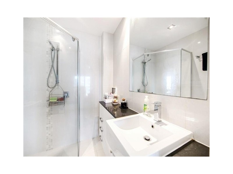 15/215 Wellington Road, Kangaroo Point QLD 4169