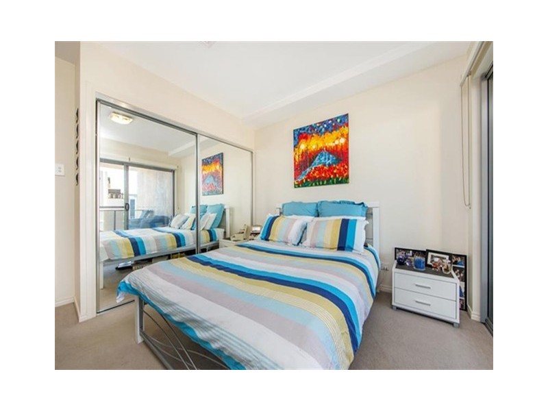 15/215 Wellington Road, Kangaroo Point QLD 4169