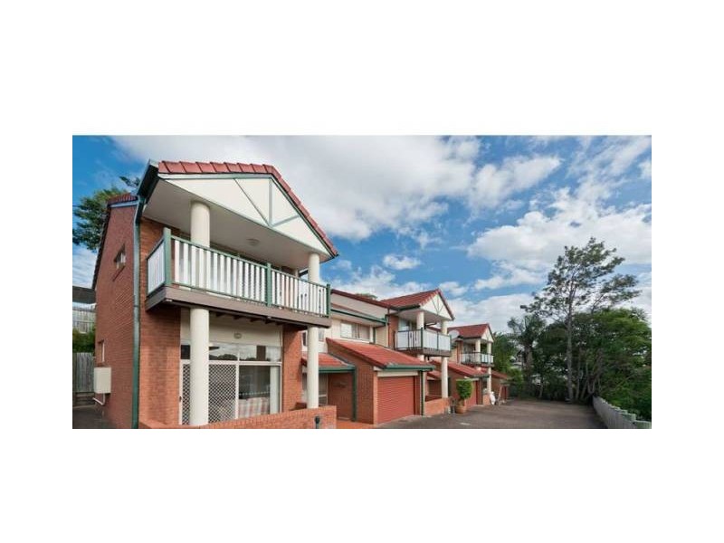 2/11  Armadale Street, St Lucia QLD 4067