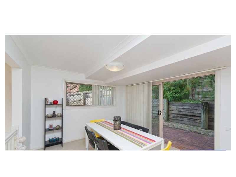 2/11  Armadale Street, St Lucia QLD 4067