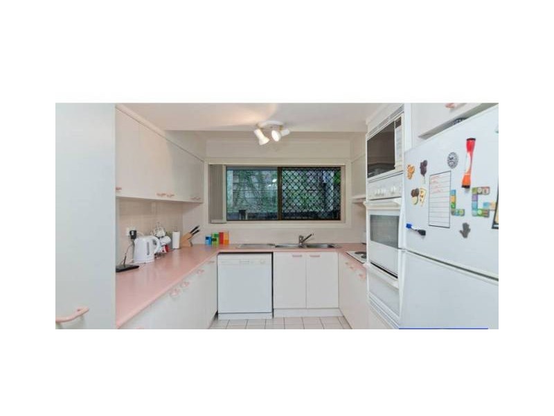 2/11  Armadale Street, St Lucia QLD 4067