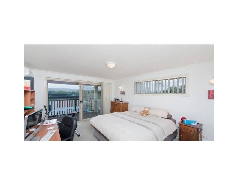 2/11  Armadale Street, St Lucia QLD 4067