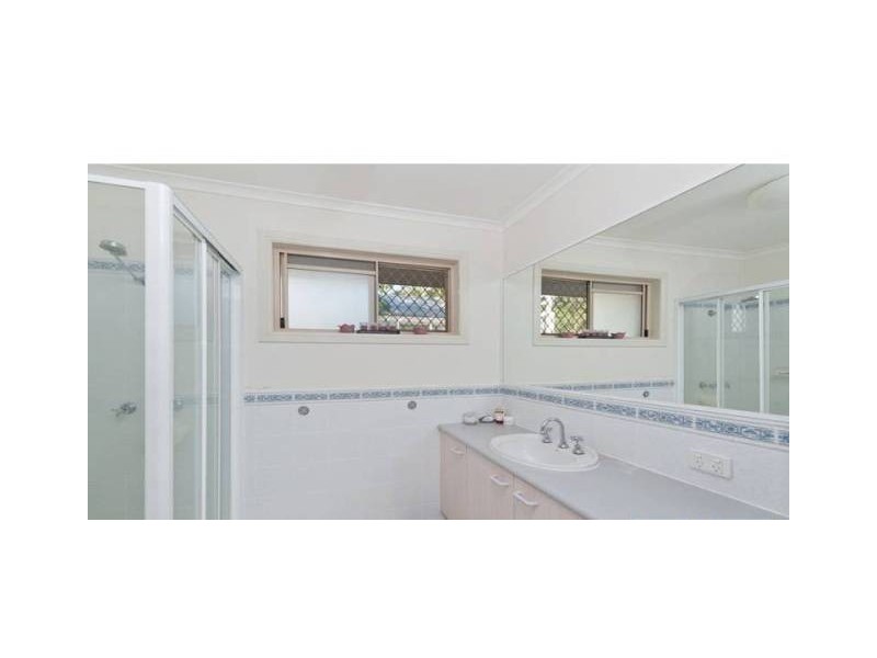 2/11  Armadale Street, St Lucia QLD 4067
