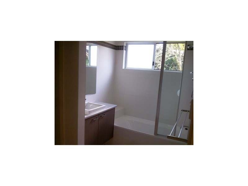 Room3/166 Jubilee Terrace, Bardon QLD 4065