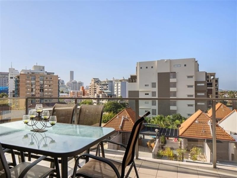 15/215 Wellington Road, East Brisbane QLD 4169