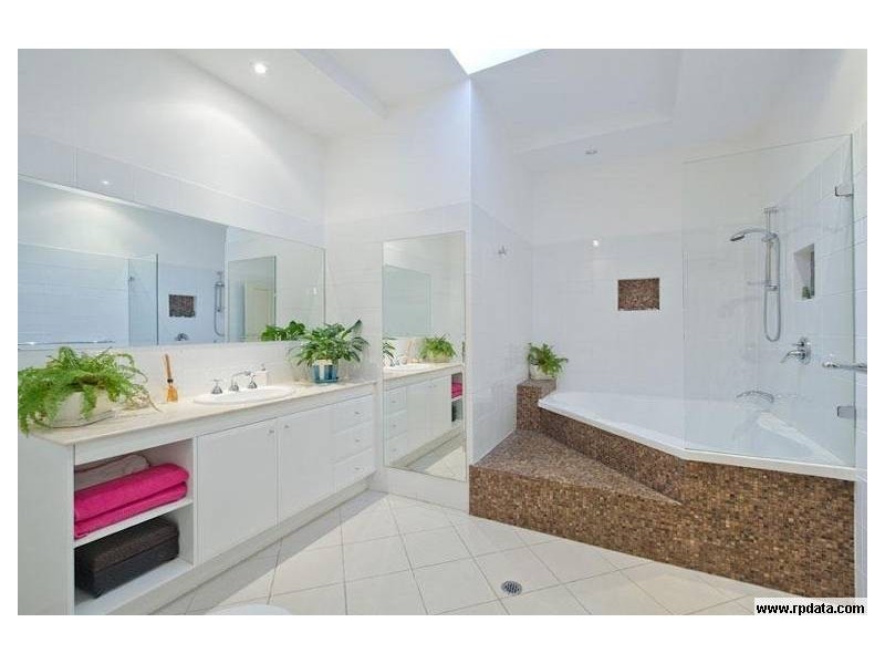 10 CRAIG STREET, Red Hill QLD 4059