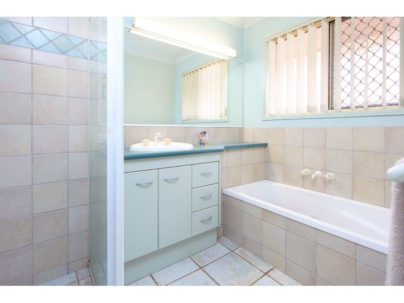 4 MURDOCK PLACE, Wakerley QLD 4154