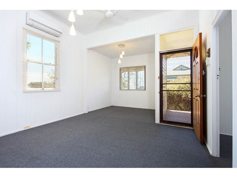 6 JONES STREET, Red Hill QLD 4059