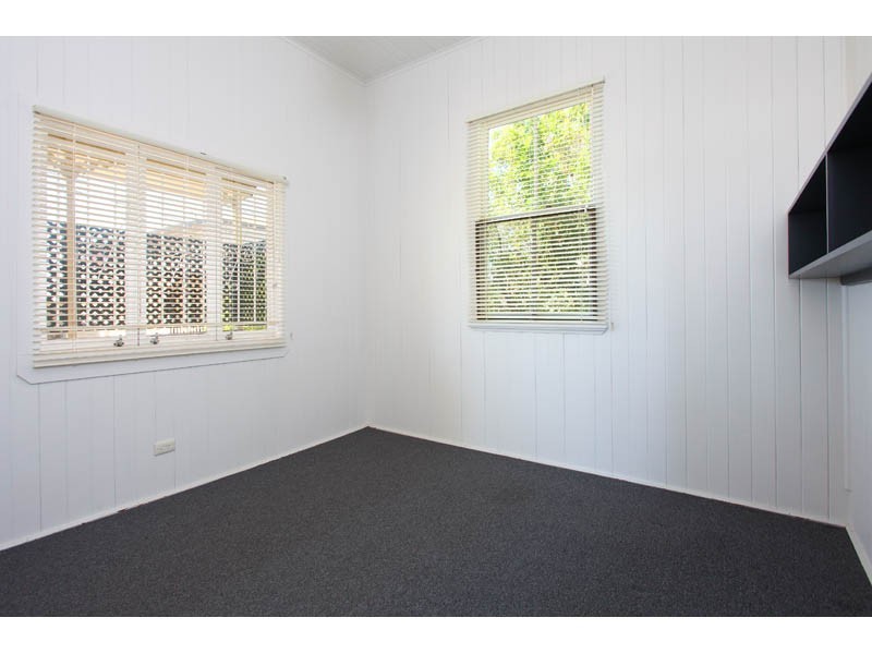 6 JONES STREET, Red Hill QLD 4059