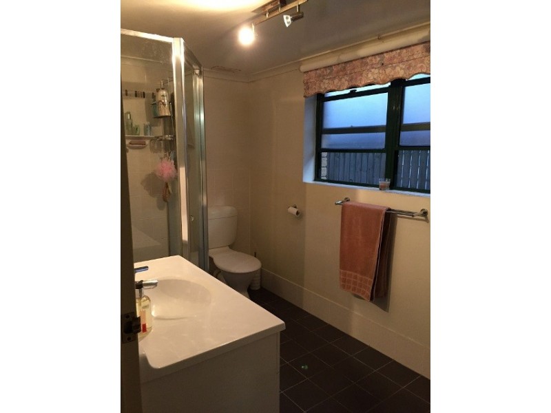 8B Yardley Avenue, Ashgrove QLD 4060