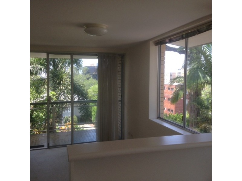 1/15 Bellevue Terrace, St Lucia QLD 4067