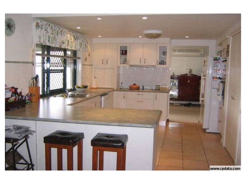 4 Crestwood Close, Ormiston QLD 4160