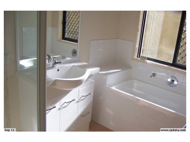 24 Stoneleigh Way, Holmview QLD 4207