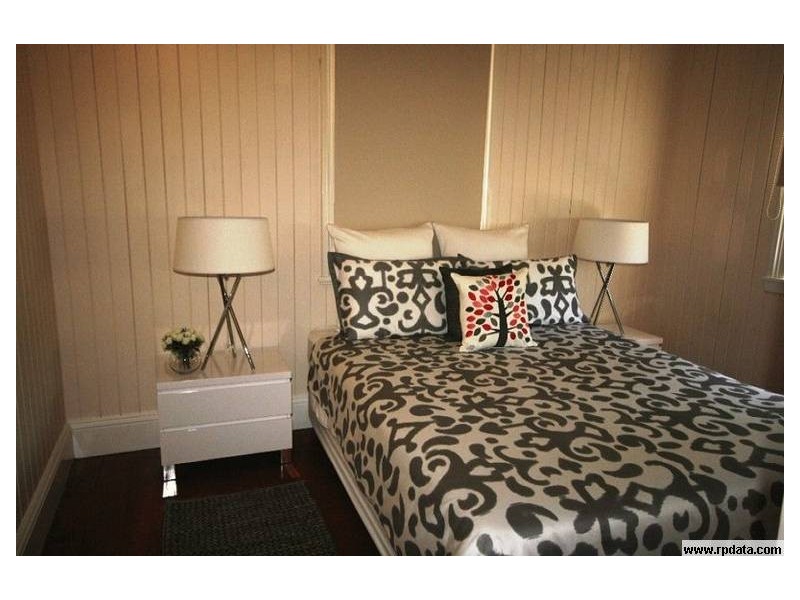 54 Heussler Terrace, Milton QLD 4064