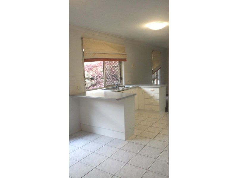 16 Mitchell Place, Belmont QLD 4153