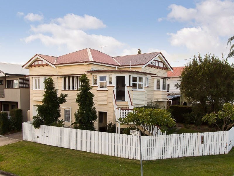 16 Bradley Avenue, Kedron QLD 4031