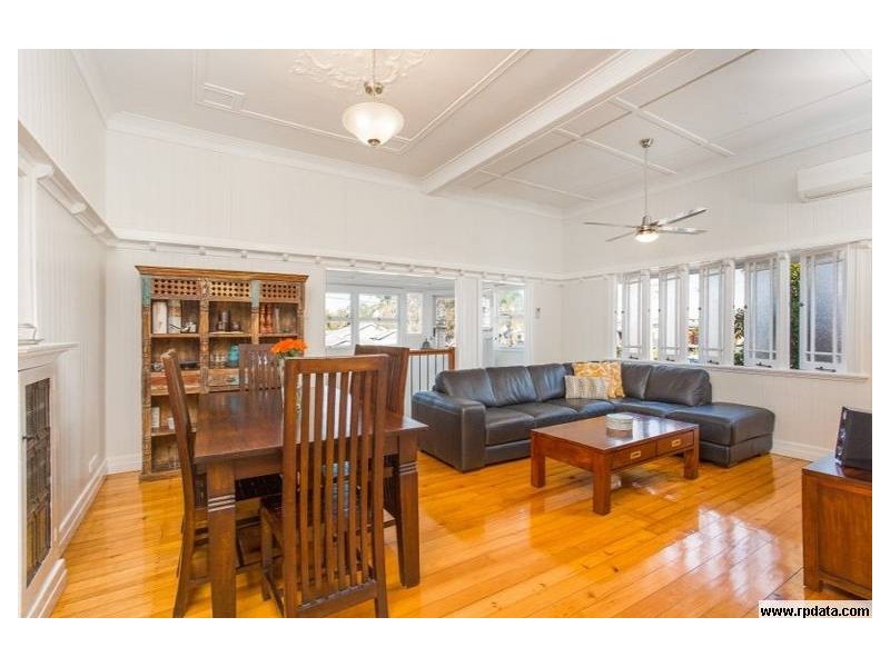 16 Bradley Avenue, Kedron QLD 4031