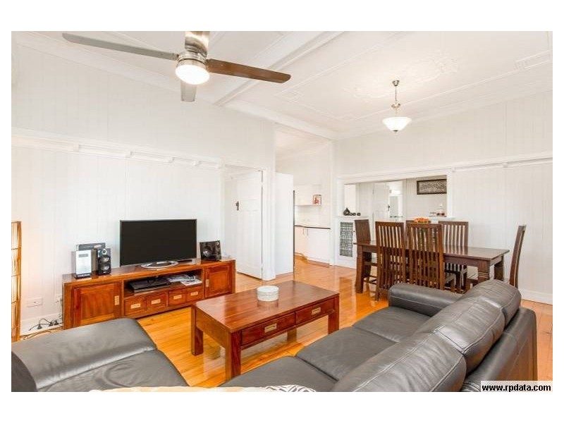 16 Bradley Avenue, Kedron QLD 4031