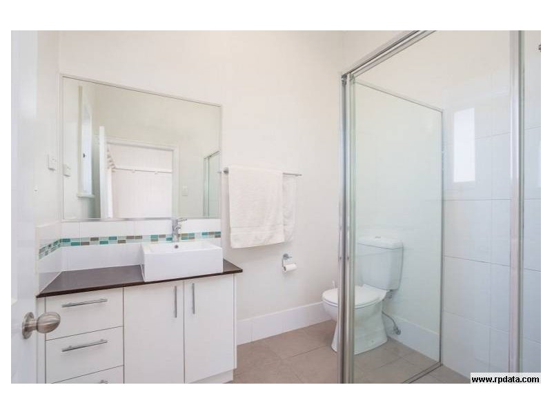 16 Bradley Avenue, Kedron QLD 4031