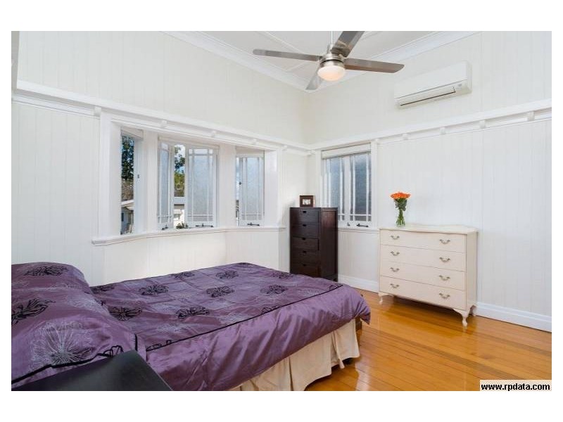 16 Bradley Avenue, Kedron QLD 4031