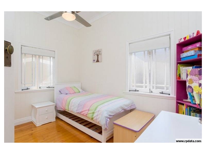 16 Bradley Avenue, Kedron QLD 4031