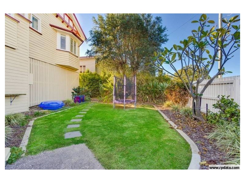 16 Bradley Avenue, Kedron QLD 4031