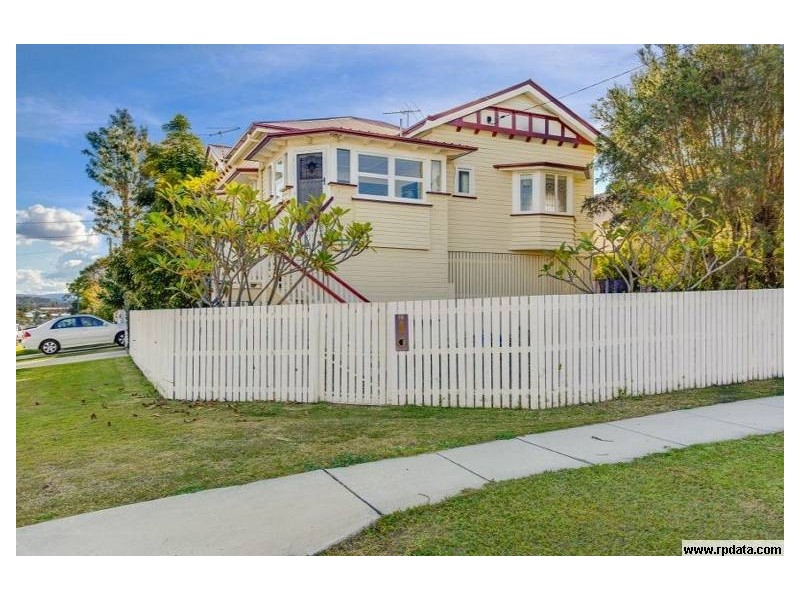 16 Bradley Avenue, Kedron QLD 4031