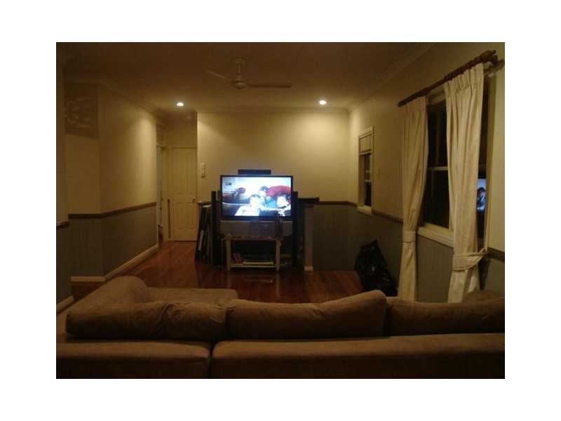 27 Barton Street, Hawthorne QLD 4171