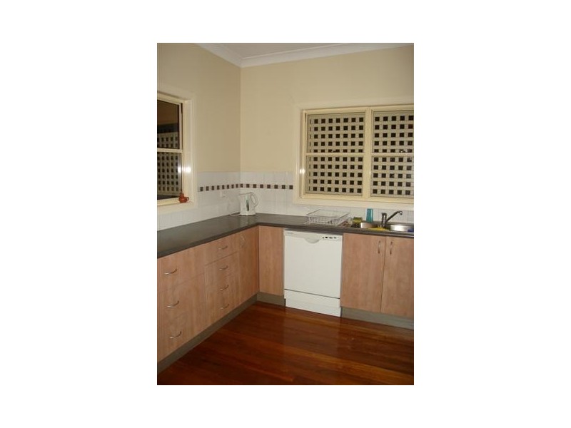 27 Barton Street, Hawthorne QLD 4171