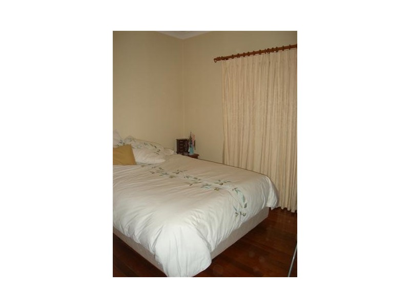 27 Barton Street, Hawthorne QLD 4171