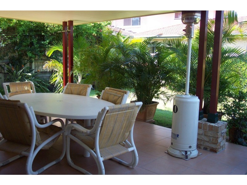 19 Holborn Crescent, Carindale QLD 4152