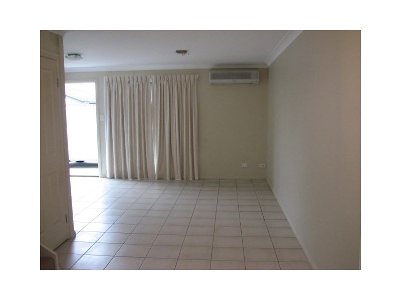 1/8 Grout Street, Macgregor QLD 4109