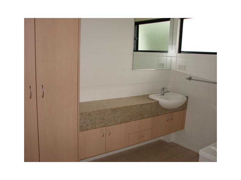 1/8 Grout Street, Macgregor QLD 4109