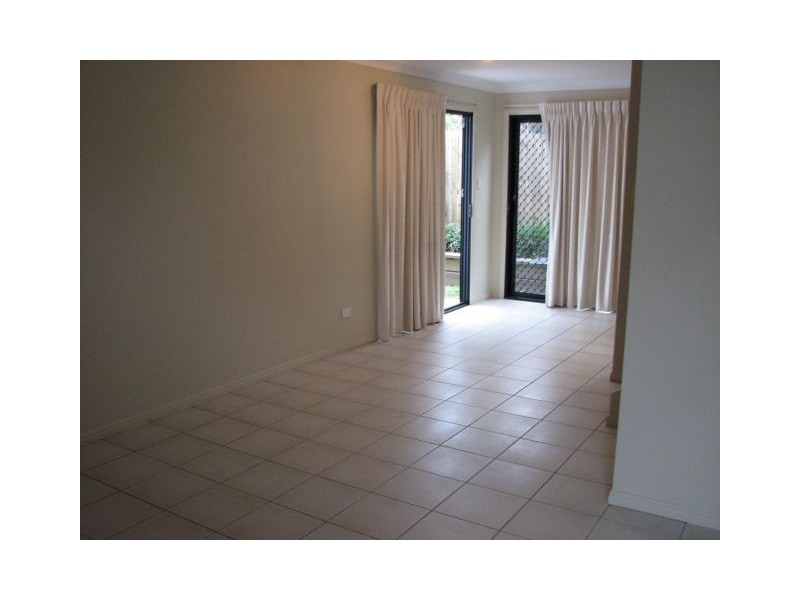 1/8 Grout Street, Macgregor QLD 4109