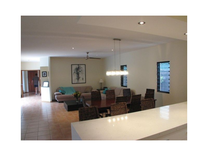 16 David Street, Morningside QLD 4170