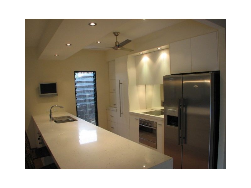 16 David Street, Morningside QLD 4170