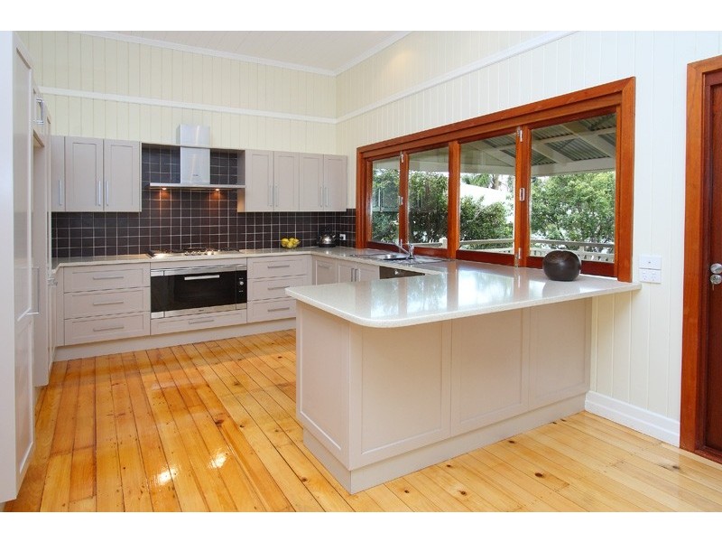 81 Norman Crescent, Norman Park QLD 4170