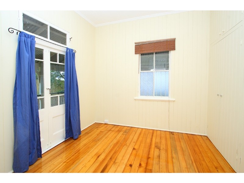 81 Norman Crescent, Norman Park QLD 4170