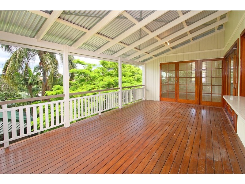 81 Norman Crescent, Norman Park QLD 4170