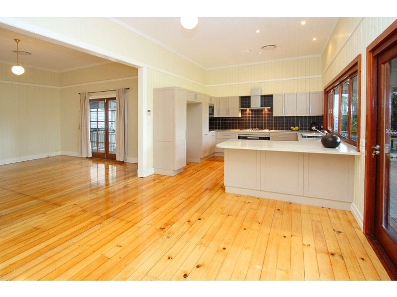 81 Norman Crescent, Norman Park QLD 4170