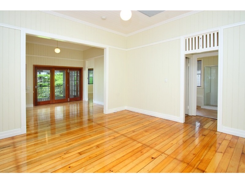 81 Norman Crescent, Norman Park QLD 4170