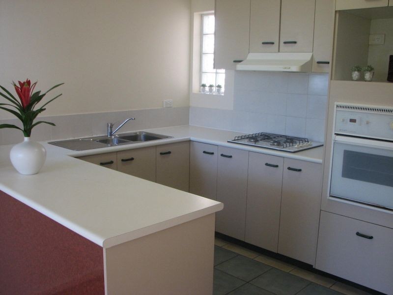 2/30 Miles Street, Hawthorne QLD 4171