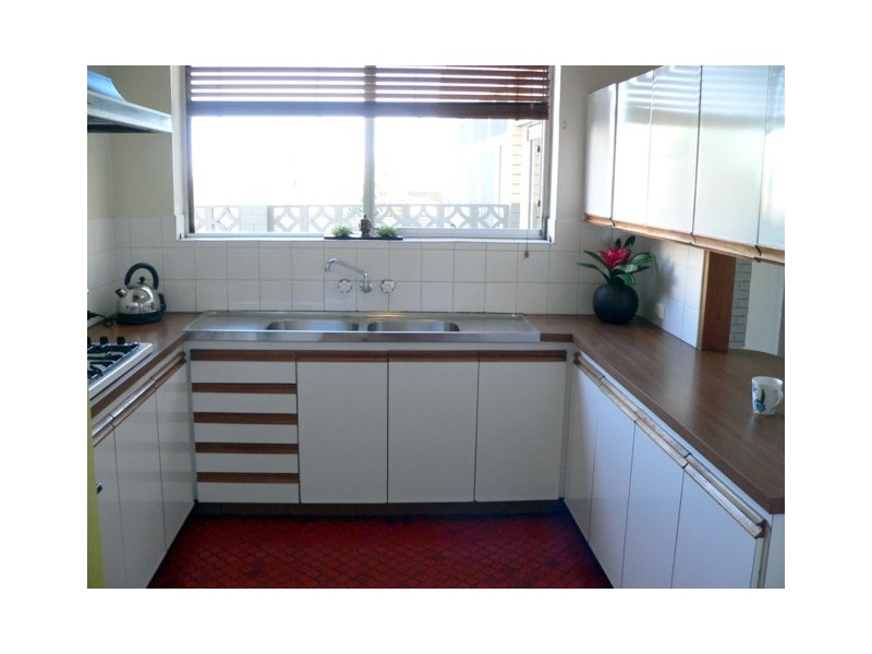 2/84 Norman Crescent, Norman Park QLD 4170