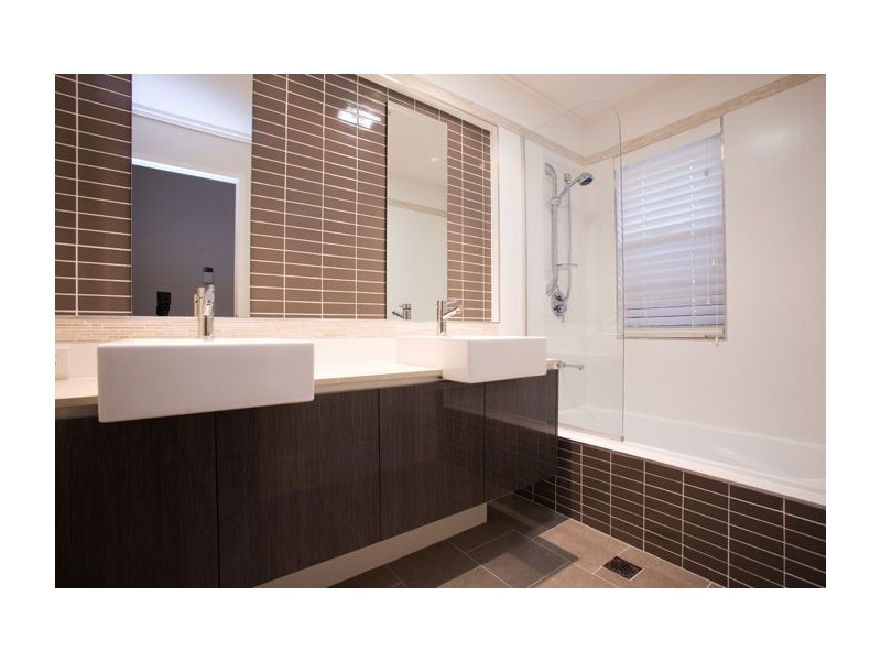 8/23 Collings Street, Balmoral QLD 4171