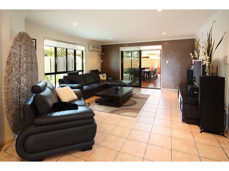 7 Hyndes Close, Wakerley QLD 4154