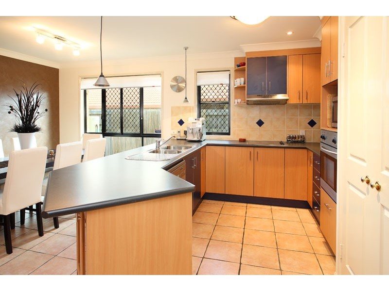 7 Hyndes Close, Wakerley QLD 4154