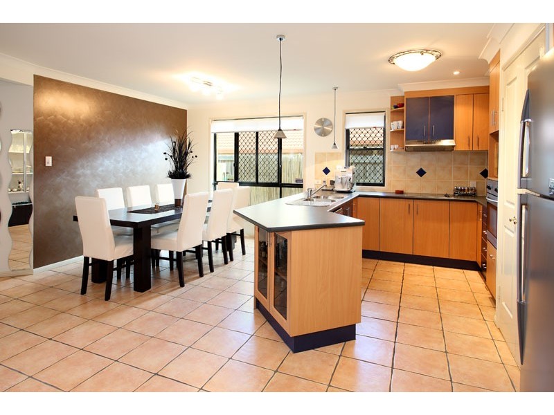 7 Hyndes Close, Wakerley QLD 4154