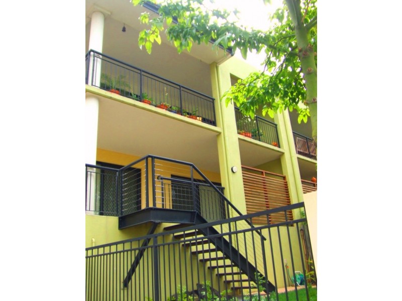 8/64  Norman Crescent, Norman Park QLD 4170